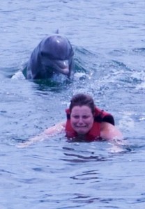 Создать мем: человек, женщина и дельфин мем, смешные дельфины фото