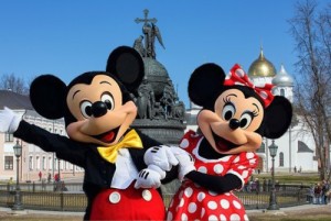Create meme: Two thousand twelve, meme of mickey and minnie mouse, balloon Minnie mouse Disneyland Paris, 9 July 2012