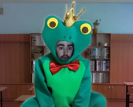 Создать мем: stray228 лягушка, человек в костюме лягушки, мальчик