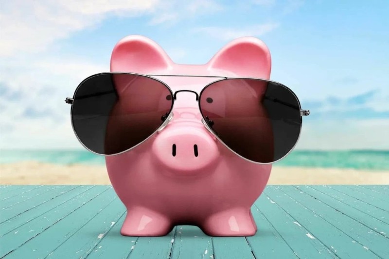 Create meme: piglet in sunglasses, piggy bank on the beach, pig in sunglasses