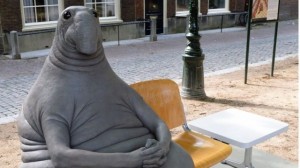 Создать мем: статуя ждуна в голландии, ждун оригинал, памятник ждуну