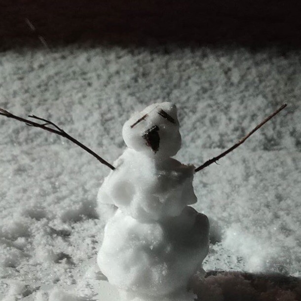 Создать мем "снег, снежная королева снеговик, необычные снег