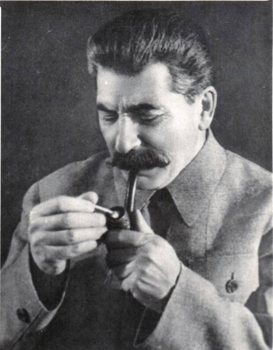 Создать мем: иосиф виссарионович сталин, сталин с сигарой, трубка сталина