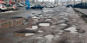 Создать мем: ямы на дорогах, российские дороги, разбитые дороги россии
