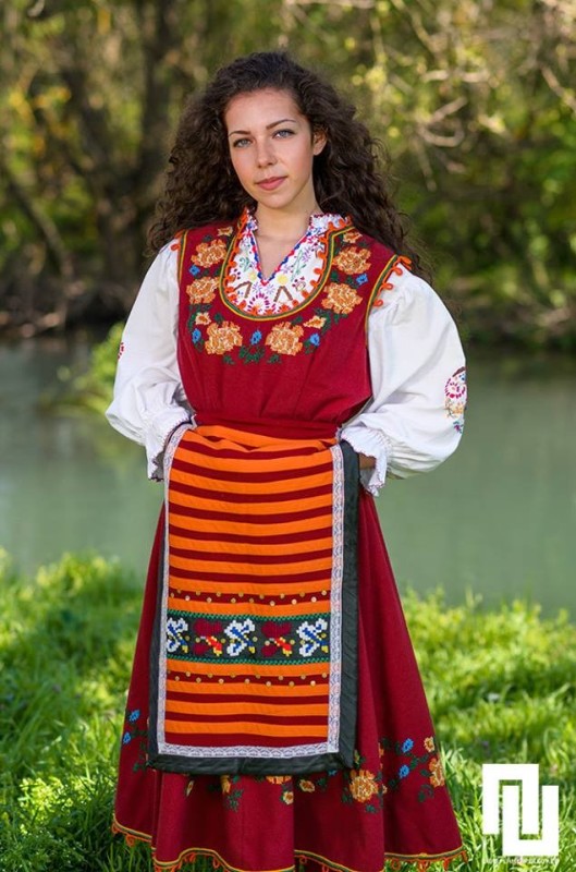 Создать мем: болгария нац костюм, польский национальный костюм женский, национальный костюм болгарии сукман