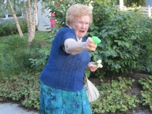 Создать мем: пожилая женщина, марина цветы, фотографии бабушек