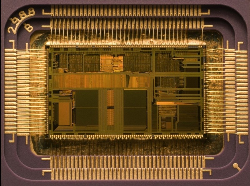 Создать мем: микропроцессор ht45f2е, первый микропроцессор, quantum computing moore law