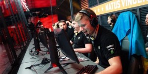 Создать мем: фотка киберспортсмена, s1mple фото hltv, киберспорт virtus pro