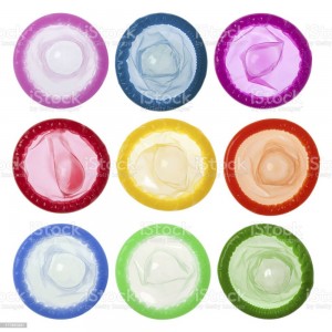Создать мем: презерватив на белом фоне, разноцветные презервативы использованные, презервативы