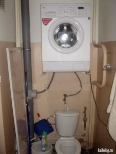 Создать мем: очень маленькая квартира, toilet, я у мамы инженер