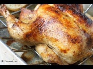 Создать мем: цыпленок в духовке, курица на мангале, запеченная курица