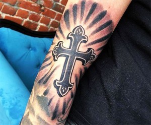 Создать мем: тату крест с лучами, крест татуировка, тату крест на предплечье