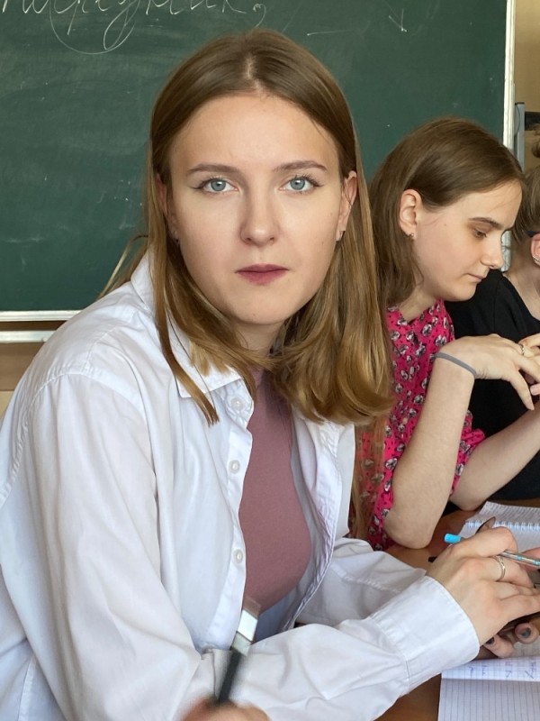 Создать мем: женщина, школьник, российские актрисы