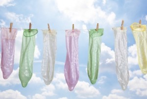 Создать мем: презервативы опасные для здоровья, использованный презерватив, мужской презерватив