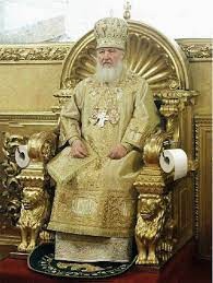 Создать мем: русская православная церковь, патриарх кирилл в золоте, трон патриарха кирилла