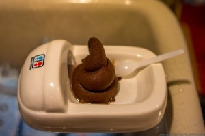 Создать мем: говно, ресторан туалет, chocolate ice cream