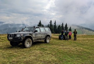 Создать мем: Jeep Cherokee II (XJ), тойота прадо 70 на бездорожье, авто