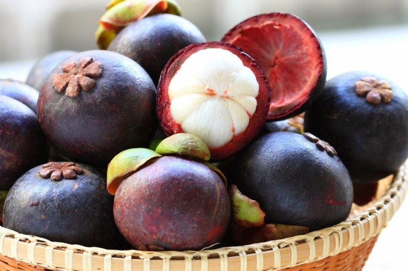 Create meme: mangostin, exotic fruits and berries, mangosteen fruit