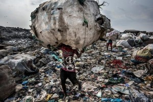 Создать мем: свалка в нигерии, мусор, свалки