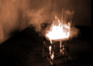 Создать мем: сгорел, горящий стул, горит квартира