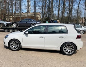 Создать мем: Volkswagen Golf Plus II, volkswagen golf vi, wv 2011 golf на 17 катках