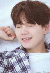 Создать мем: юнги с щетиной, yoongi, min yoongi