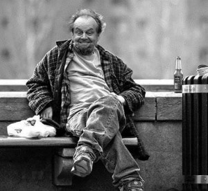 Создать мем: человек, бездомные, джек николсон на скамейке