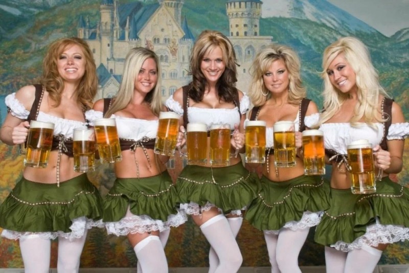 Создать мем: праздник пива в германии, праздник пива, октоберфест девушки