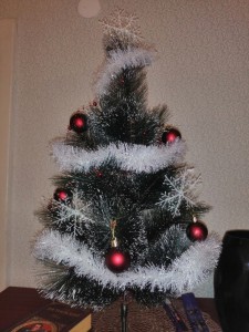 Создать мем: украшение елки, елка новогодняя искусственная, украсить елку мишурой