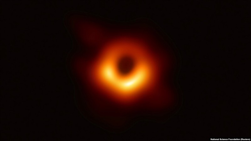 Создать мем: чёрная дыра в космосе, темнота, первая фотография чёрной дыры