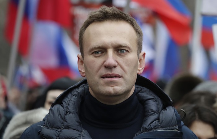 Создать мем: навальный википедия, навальный биография, навальный русский марш