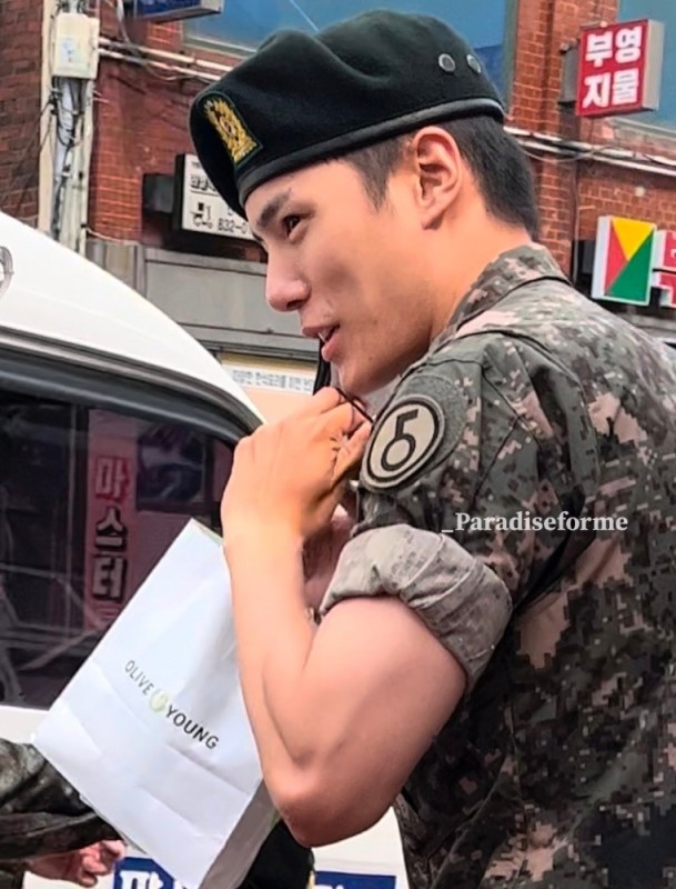 Create meme: Lee Min ho in the army, korean actors, Koreans in the army