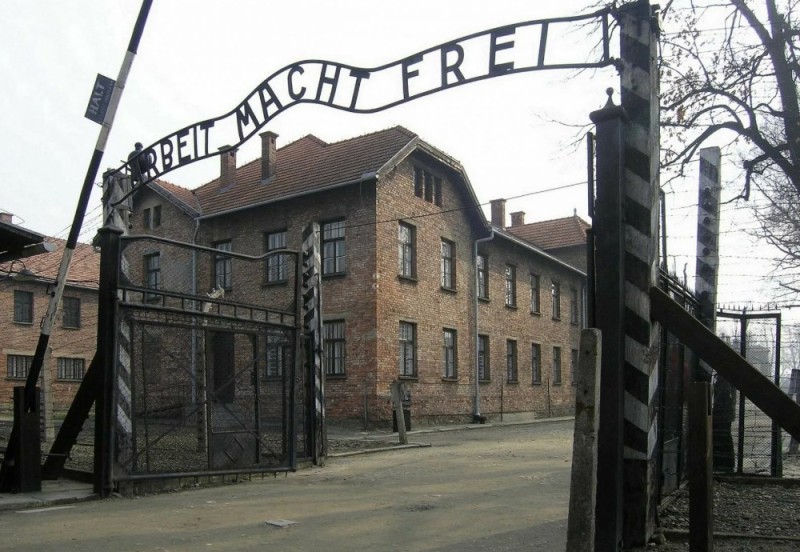 Создать мем: ворота концлагеря, концентрационный лагерь освенцим, аушвиц биркенау