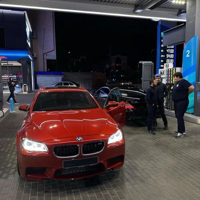 Создать мем: bmw красная, bmw, bmw m5