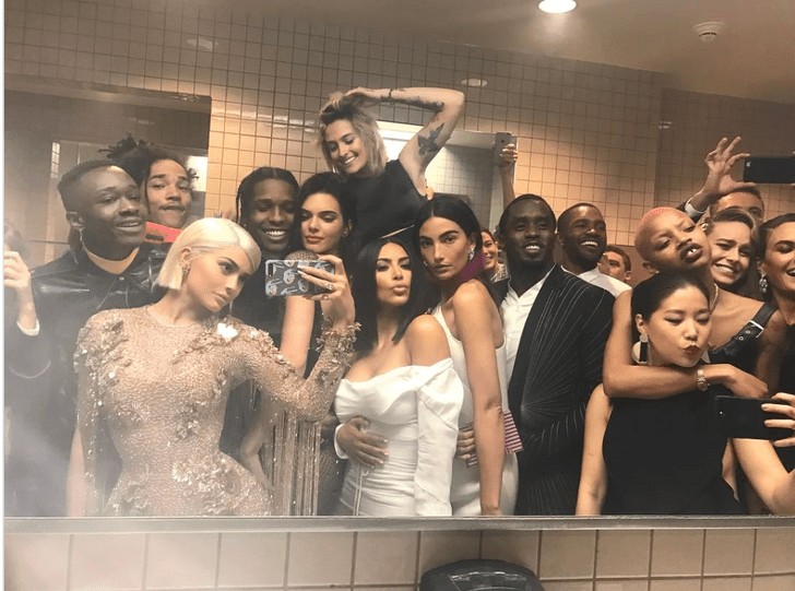 Create meme: selfie met gala, Kylie Jenner, Kanye West 