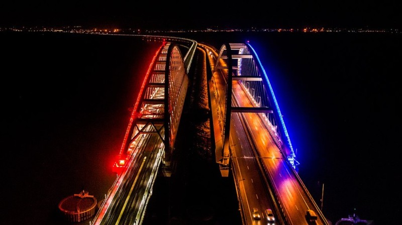 Создать мем: ночной керченский мост, крымский мост ночью, крымский мост ночью керченский