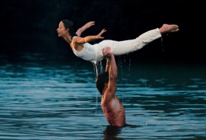 Создать мем: грязные танцы фото из фильма, грязные танцы поддержка в воде, Грязные танцы