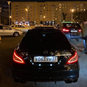 Создать мем: mercedes cls 63, черный мерседес, cls 63 amg limma