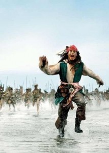 Создать мем: джек воробей убегает, пираты карибского моря пираты, пираты карибского моря приколы