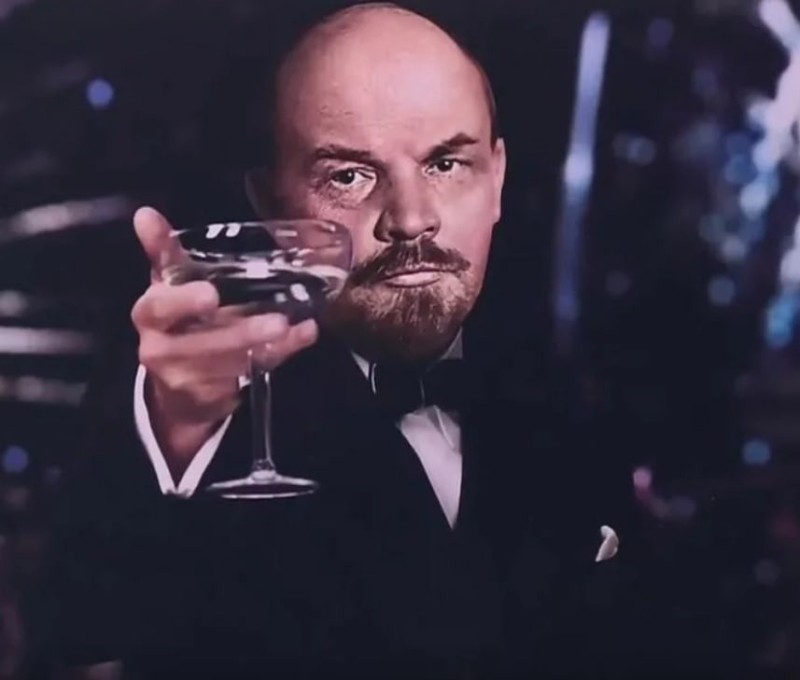 Create meme: Leonardo DiCaprio with a glass of champagne, Lenin with a glass, Leonardo DiCaprio with a glass of