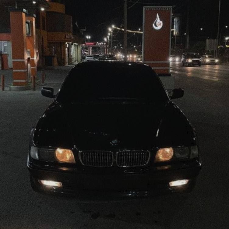 Create meme: bmw 7 e 38, bmw 740 E 38, bmw 7 1999 e38 Black boomer