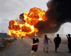 Создать мем: oil tanker, pakistan, большой взрыв