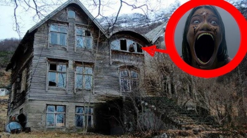 Создать мем: настоящий призрак в доме, дом с привидениями, самый страшный дом в мире