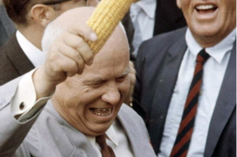 Создать мем: хрущев кукуруза, хрущев кукуруза кратко, никита сергеевич хрущёв
