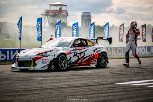 Создать мем: nissan gtr под дрифт, ниссан гтр винил дрифт, formula drift 2019