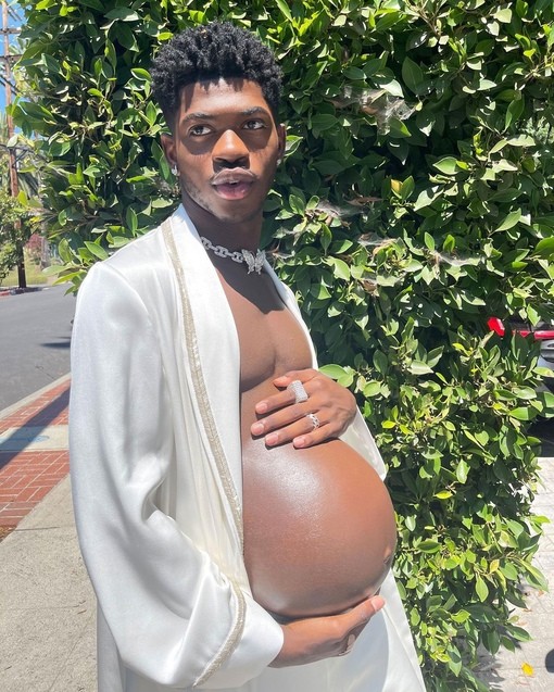 Создать мем: беременный животик, lil nas pregnant, lil nas x беременный