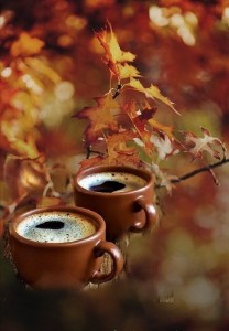 Создать мем: две чашки кофе осень, утро осень кофе город, осень кофе варила