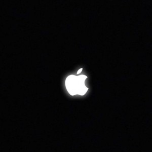 Создать мем: обои эпл, яблоко айфон, логотип эппл на черном фоне для обоев на айфон