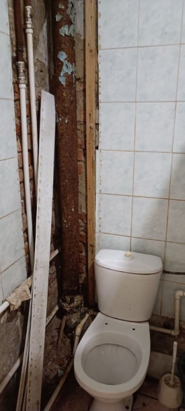 Создать мем: старый туалет, ремонт туалета, туалет в сталинке