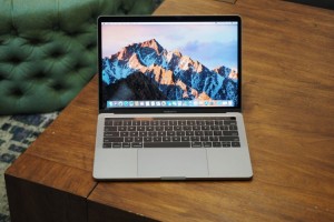 Создать мем: MacBook Pro, macbook pro 15 2015, macbook pro 13 256gb